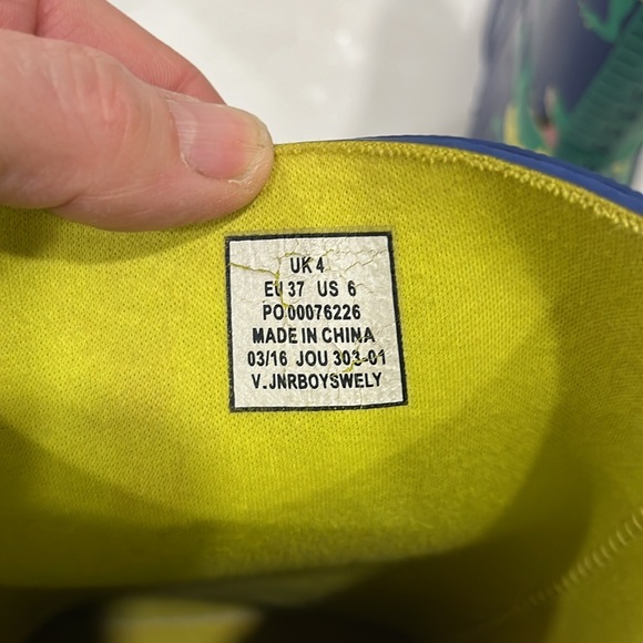 EUC Joules lined Dinosaur patterned rubber rain boots in blue and green - Picture 6 of 8